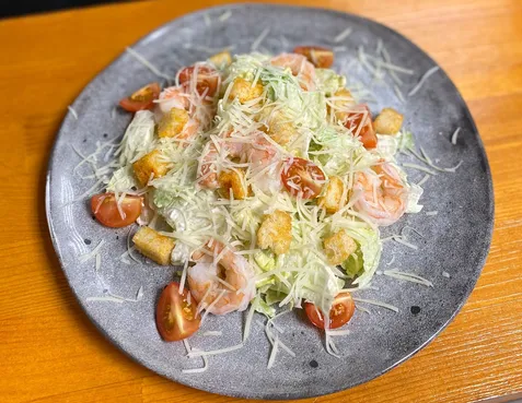 Салат-цезарь-с-креветками